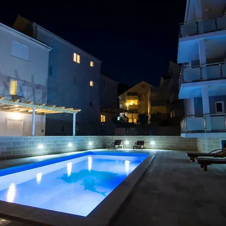 Apartamento Sara 2 *