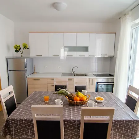 Sara 2 Apartamento Bol