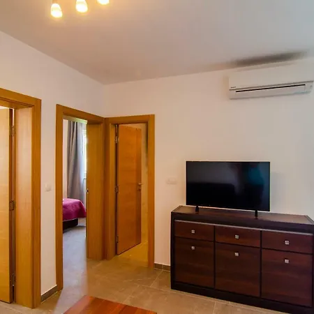 Appartement Sara 2 *