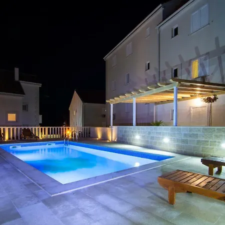 Appartement Sara 2 *