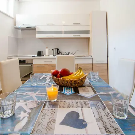 Appartement Sara 2 *