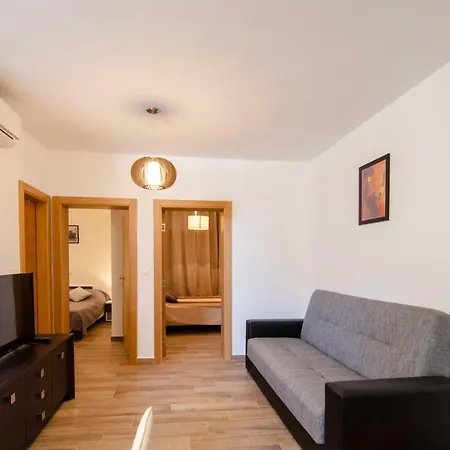 Appartement Sara 2 *