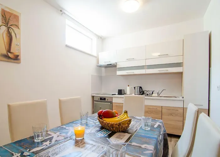 Апартаменты Sara 2 Бол