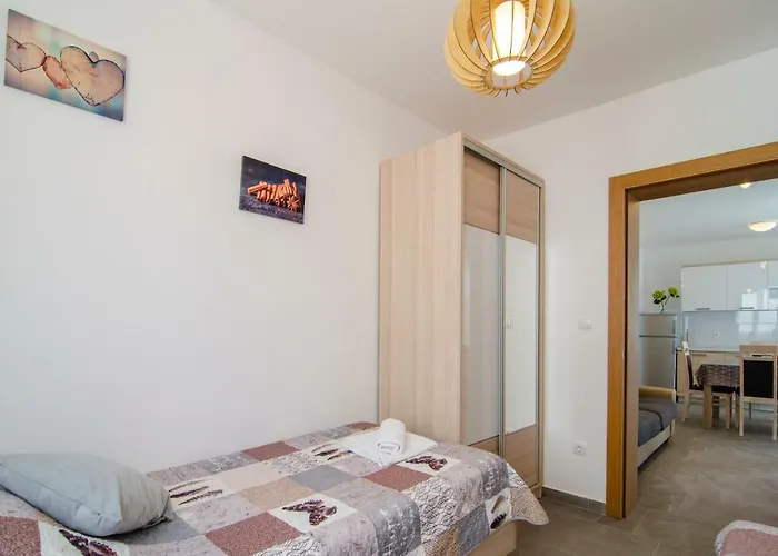 Sara 2 Апартаменты Бол