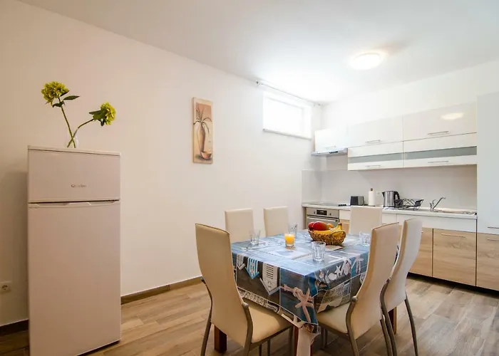 Апартаменты Sara 2 *